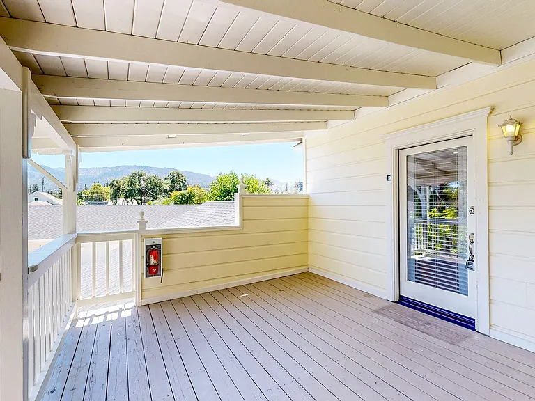 1133 Edwards St — Photo 8