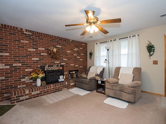 4th image of 52 Moundview Ave