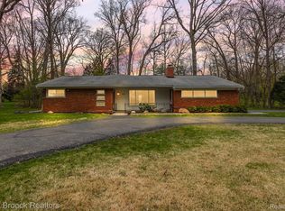 4074 Lincoln Rd, Bloomfield Hills, MI 48301