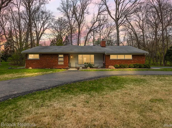 4074 Lincoln Rd, Bloomfield Hills, MI 48301