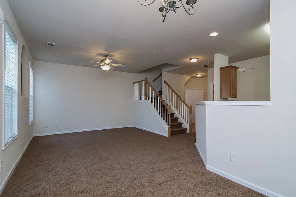 2 bed, 2.5 bath, 1724 sqft, $3,040 — Photo 2