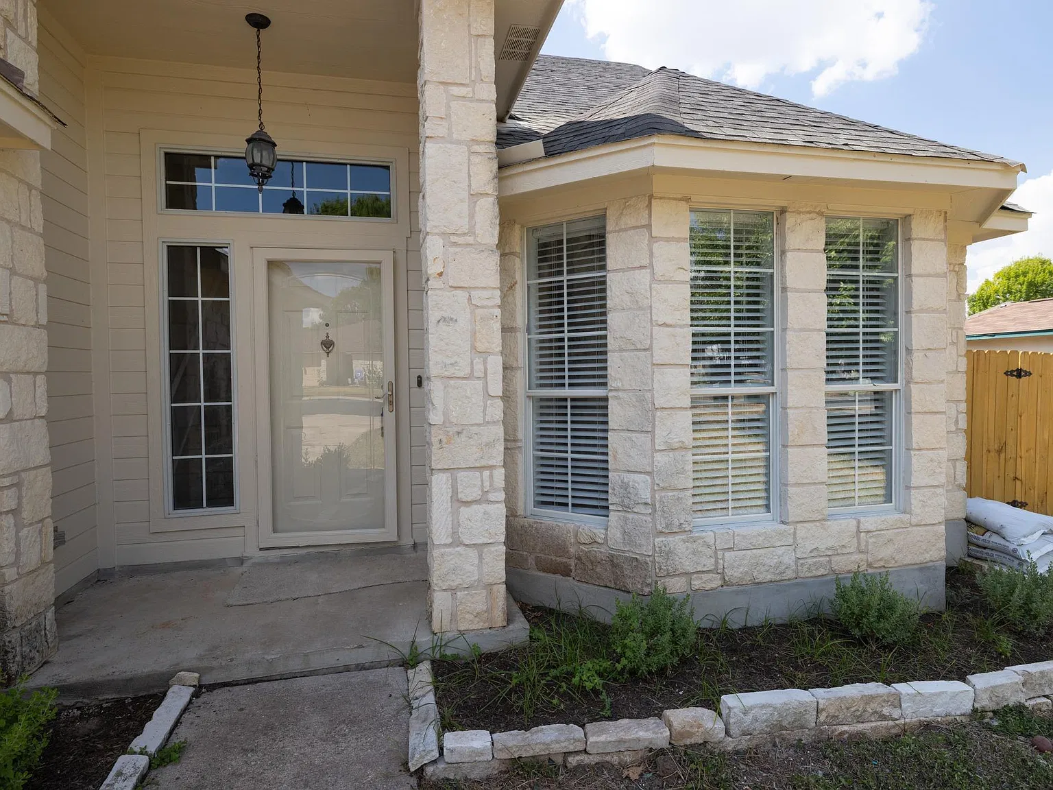 3 bed, 2.5 bath, 2238 sqft, $2,300 — Photo 4