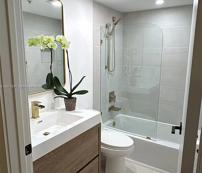 3052 SW 27th Ave #102 — Photo 5