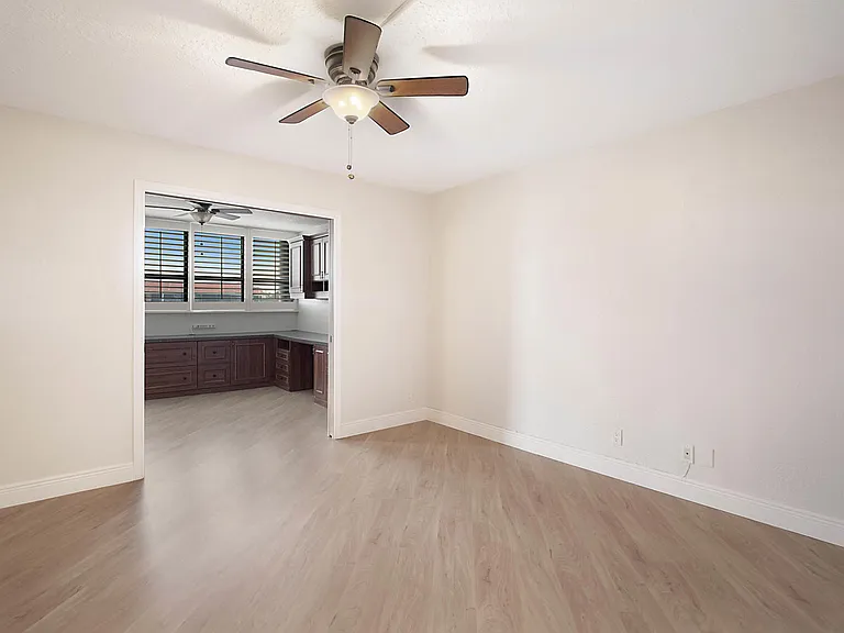 800 Jeffery St #409 — Photo 12