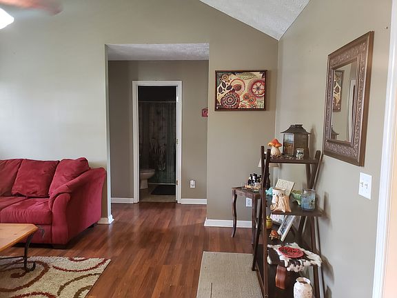 5th image of 108 Fairoak St