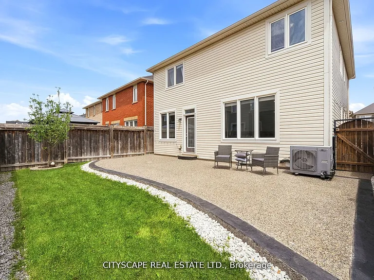 305 Gleave Ter — Photo 36