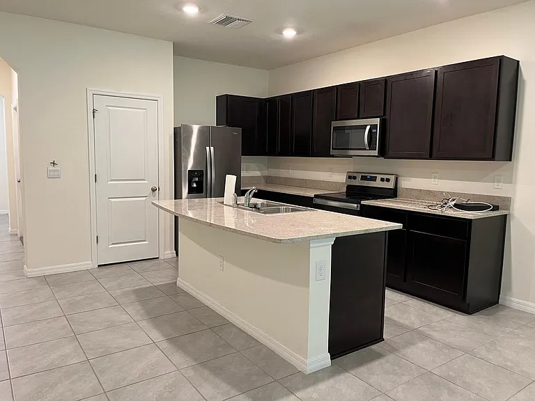 32867 Pez Landing Ln — Photo 7