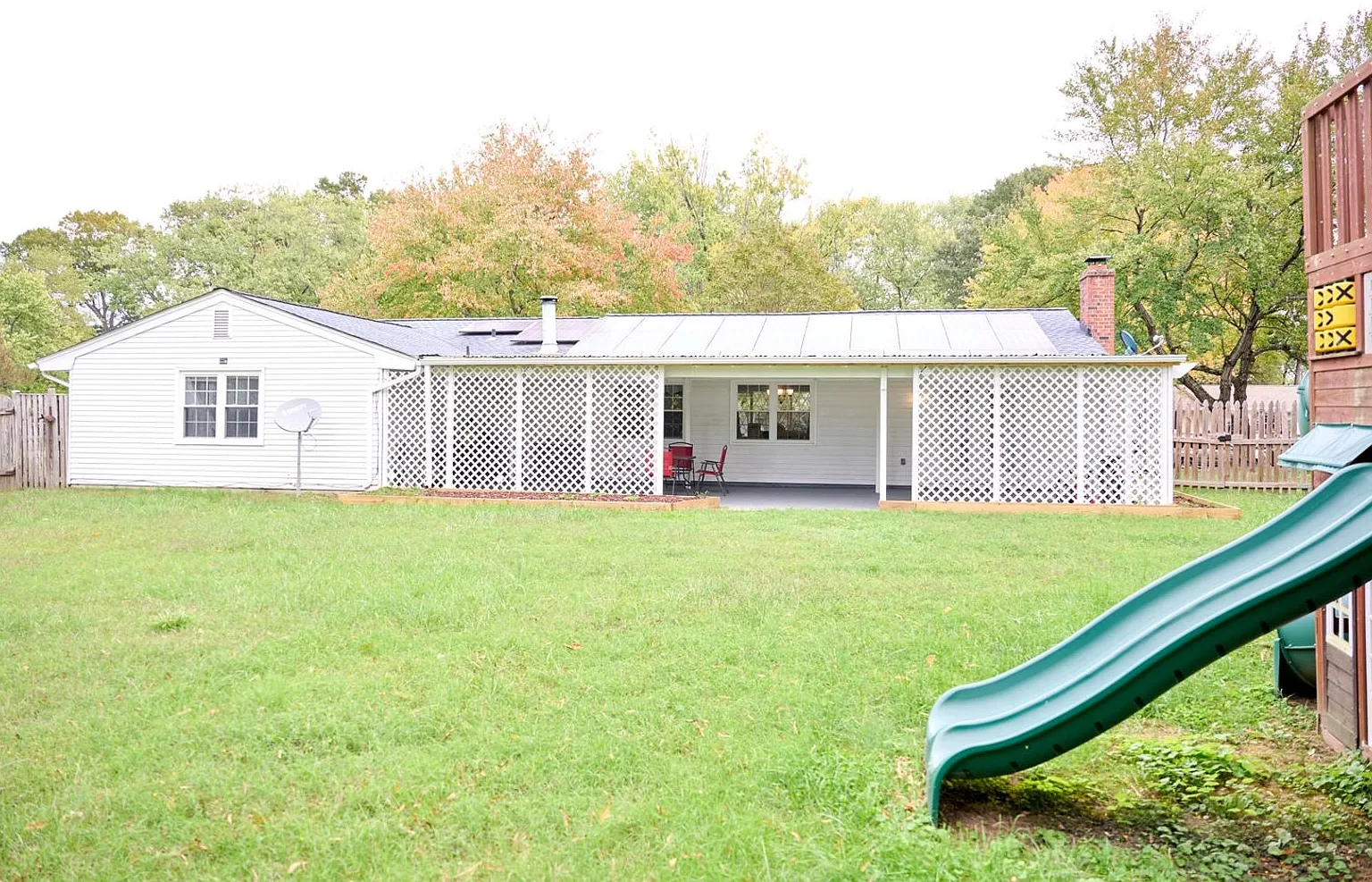 Spacious 4BR/2BA Furnished Home w/ Utilities, Mini Gym & Large Fenced Yard Pinefield, Waldorf MD — Photo 2