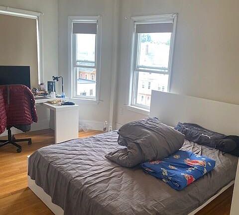 5th image of 27 Aspinwall Ave #1