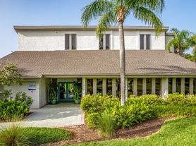 L'Estancia Apartment Homes