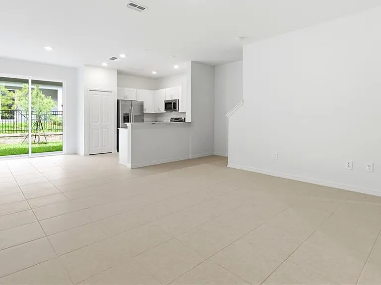 9851 Feaster Dr — Photo 8