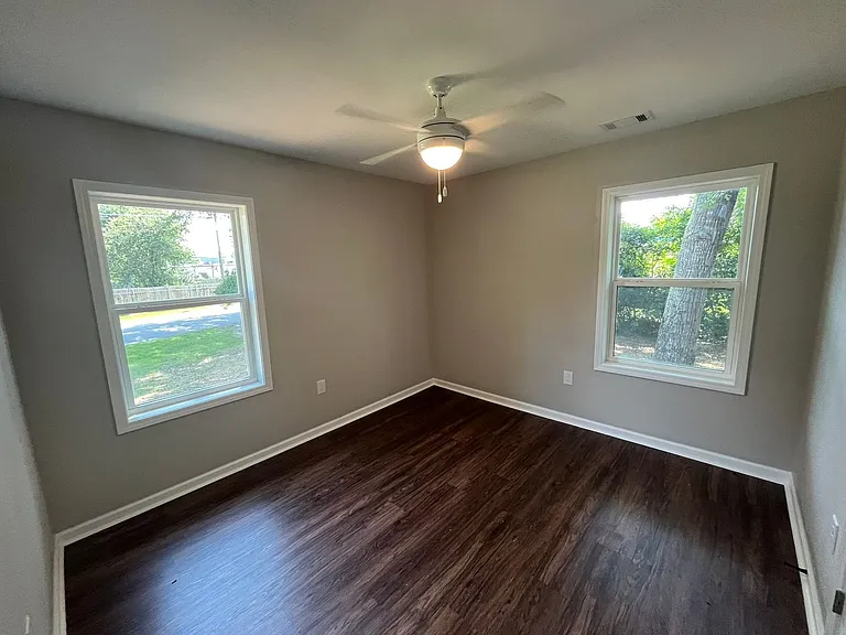 2102 Somerset Ave — Photo 10