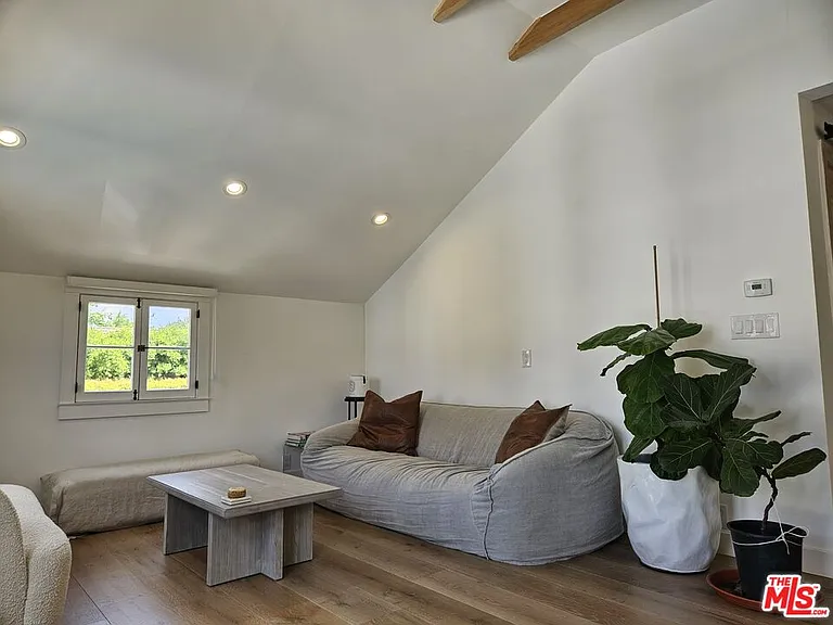212 S Muirfield Rd — Photo 3