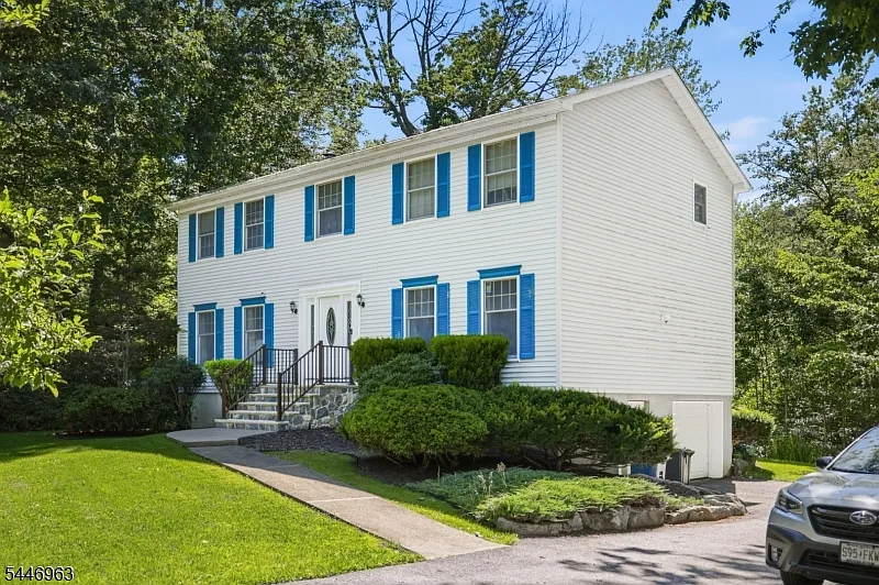 4 bed, 2.5 bath, $3,800 — Photo 4