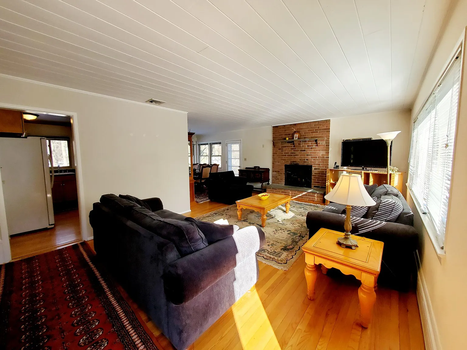 4 bed, 1800 sqft, $7,300 — Photo 3