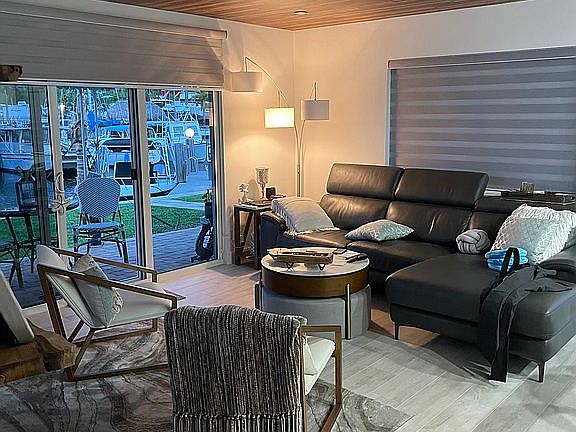 4th image of 851 SE 22nd Ave APT 2