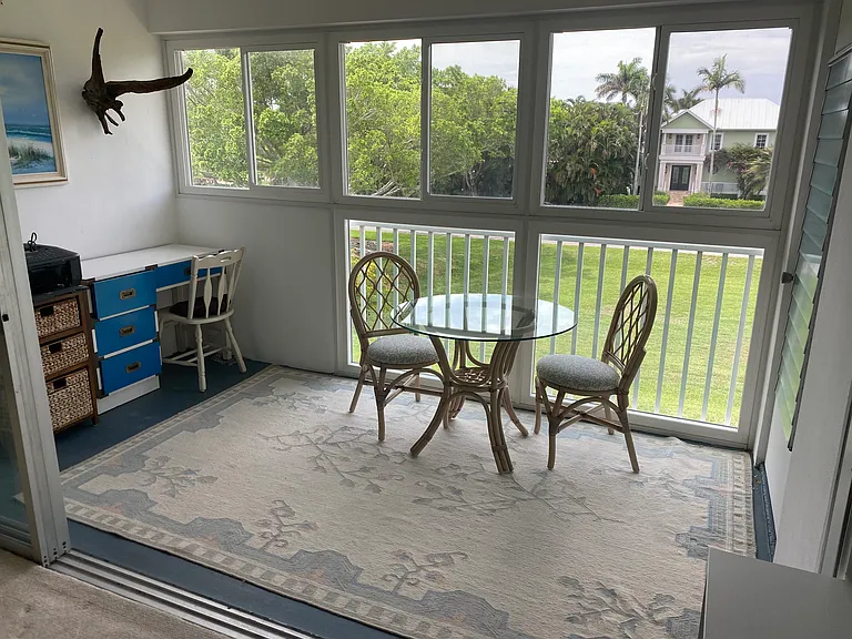 Desk/ Breakfast table/chairs on Lanai
overlooking Broad Ave Park
