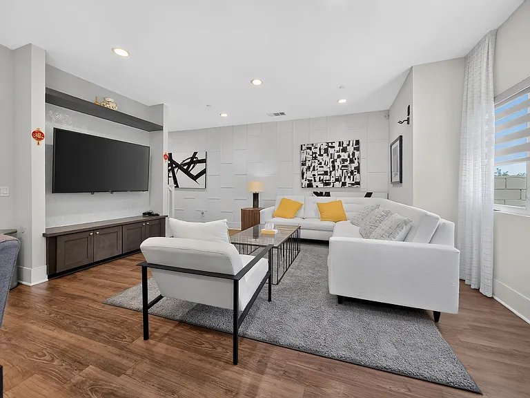 15343 Lotus Cir — Photo 8