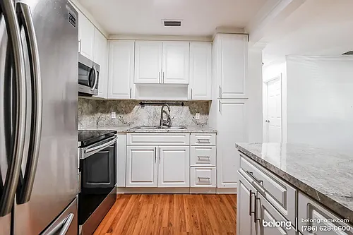 5631 Polk St Photo 1