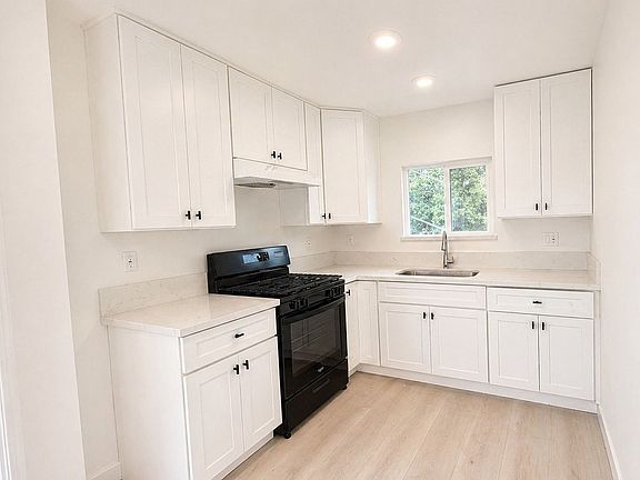3rd image of 5000 W Coliseum St #5