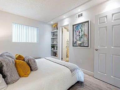 Kinley at Biltmore - 2912 E Indian School Rd Phoenix AZ | Zillow