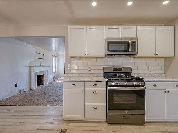 3rd image of 2111 Lynwood Dr