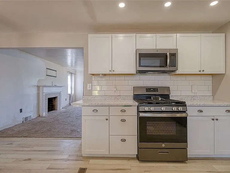 2111 Lynwood Dr — Photo 3