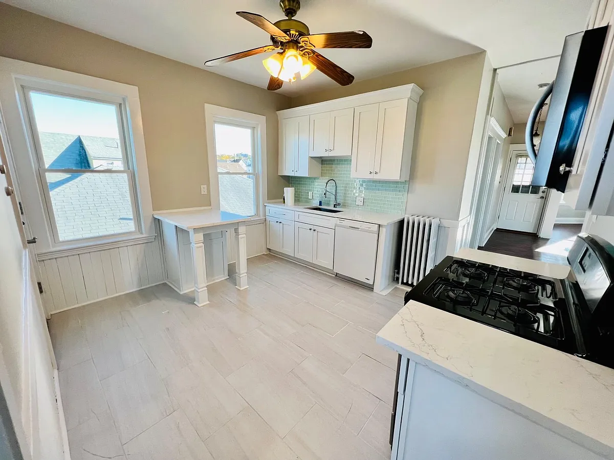 Building Photo - 22 Gardena St #3