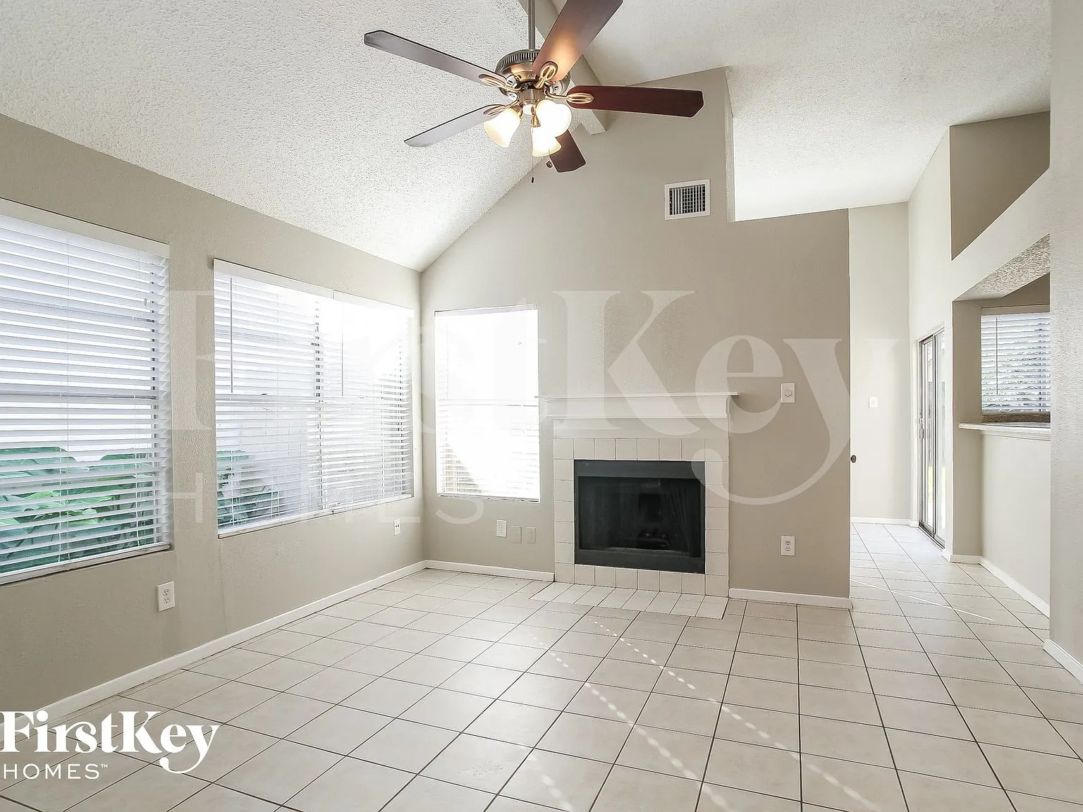3 bed, 2.0 bath, 1145 sqft, $1,645 — Photo 3