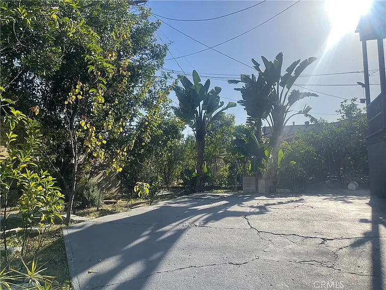 704 S Soto St — Photo 14