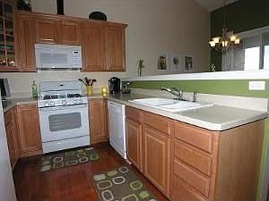 4th image of 9410 Taylor Ct