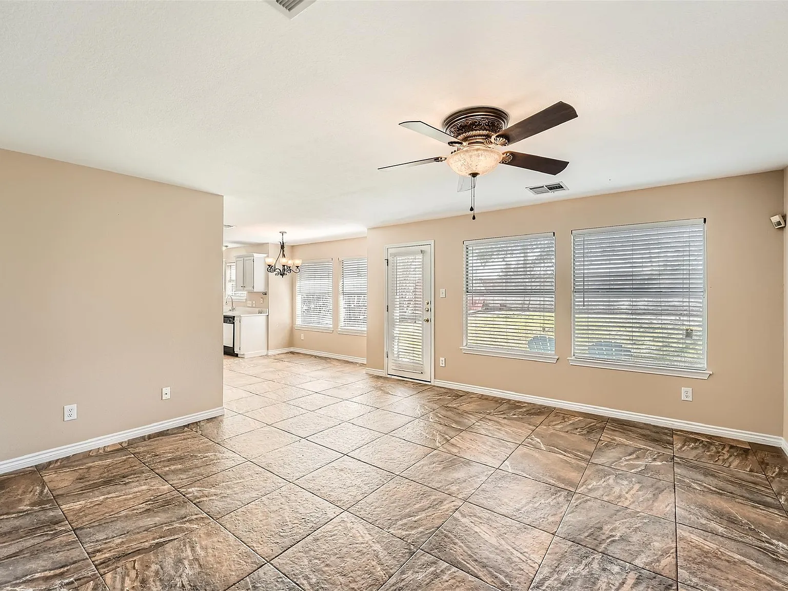 3 bed, 2.5 bath, 1732 sqft, $2,150 — Photo 4