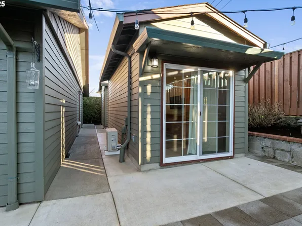 923 NW 51st St, Vancouver, WA 98663