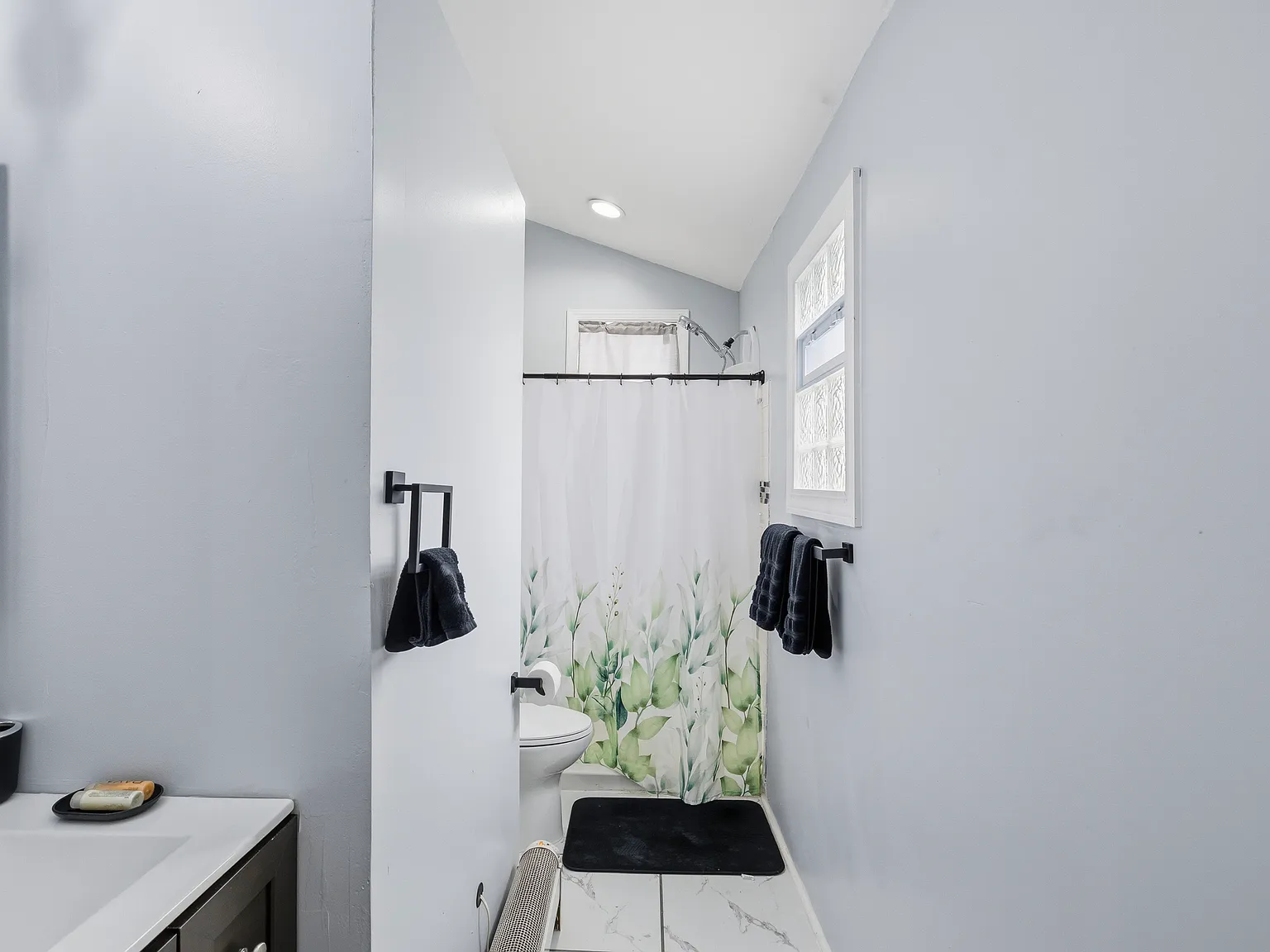 1 bed, 1200 sqft, $1,350 — Photo 4