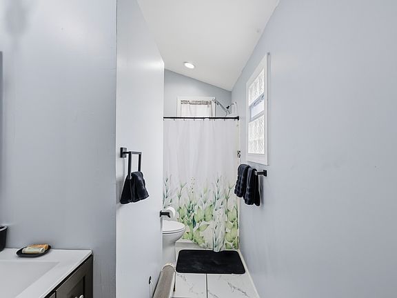 4th image of 24 N Union St #2