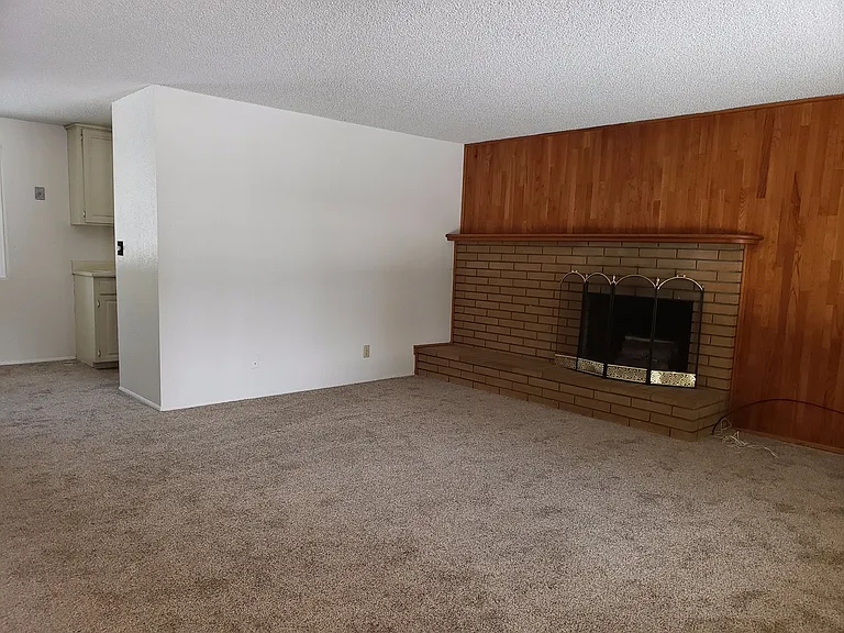 371 Ivanhoe Ave — Photo 4