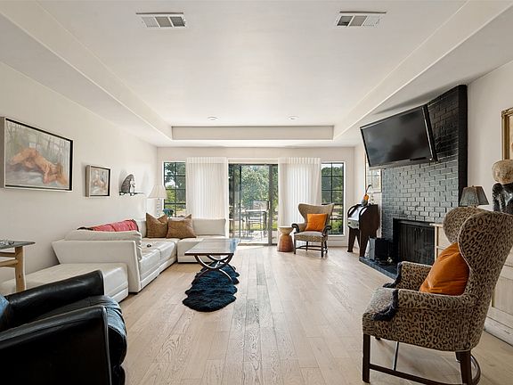 4th image of 2729 Fairway Park St