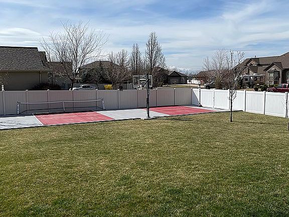 Backyard sports cour