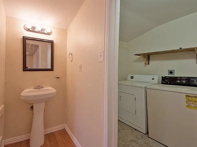 5405 Worth St — Photo 15