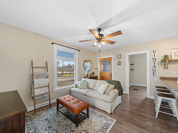 5th image of 435 E Market St