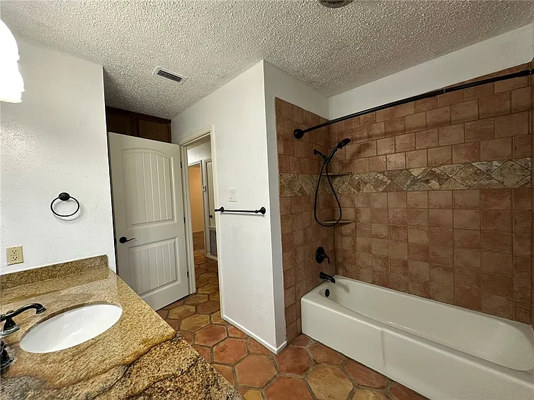 3141 Vicksburg St — Photo 23