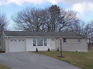 205 Zions View Rd, Manchester, PA 17345