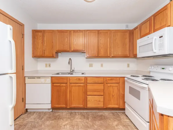 911 41st St NW, Rochester, MN