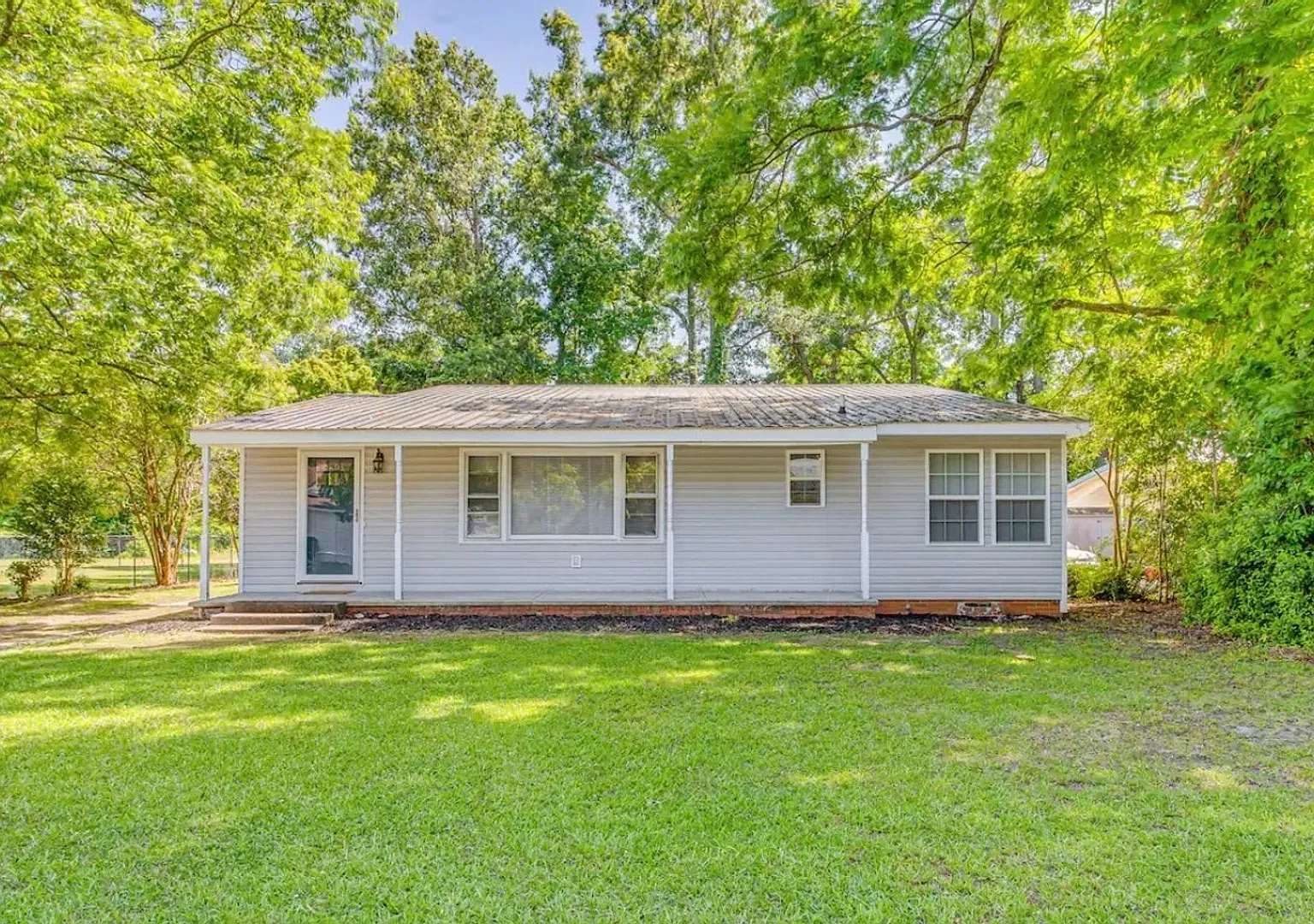 Charming 3BR House in Whiteville — Photo 1