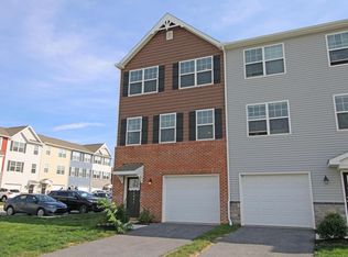 1041 Admirals Quay Dr, Mechanicsburg, PA 17050