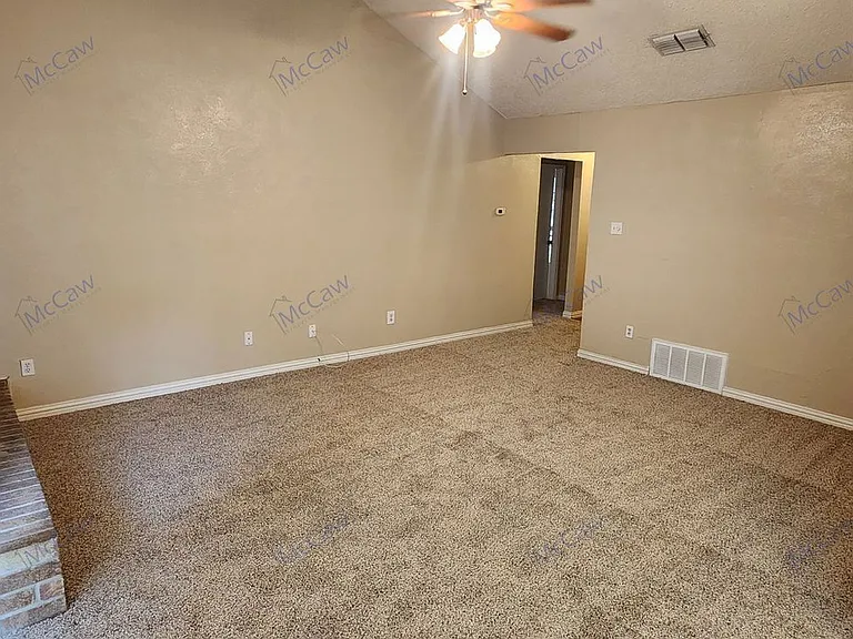 2204 Oak Hill Dr — Photo 6