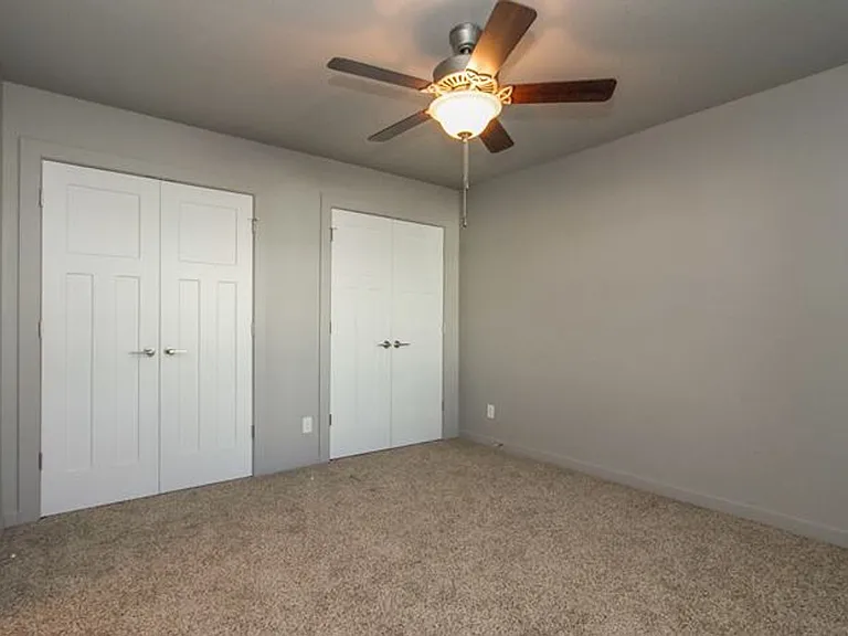 Ledgestone Townhomes — Photo 13