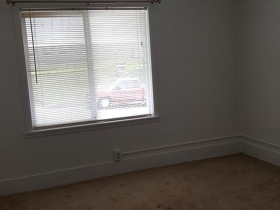 2nd image of 706 S Oakcrest Ave