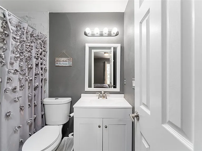 2304 Fletchers Point Cir — Photo 30