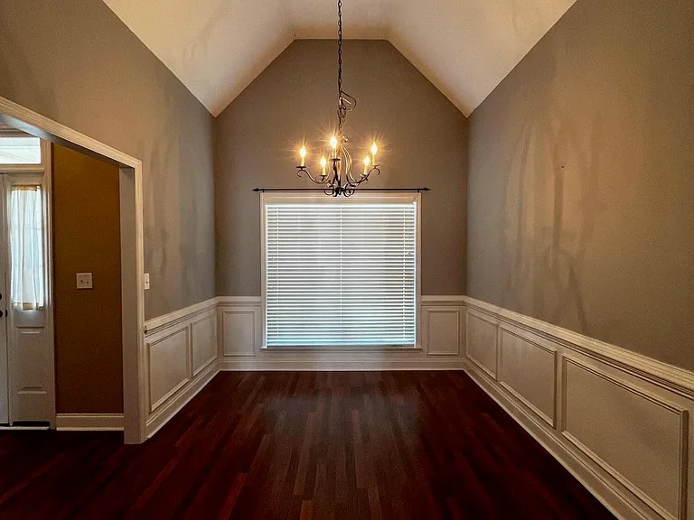 1100 Autumn Blaze Ln — Photo 2